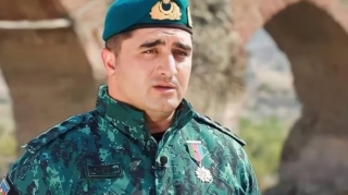 General uzun zaman sonra kamera önündə - FOTO 