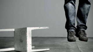 Xırdalanda DƏHŞƏT:  əməliyyatdan çıxan 88 yaşlı kişi özünü asdı