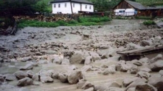 Xızıda 24 nəfər selə görə avtobusda köməksiz qalıb