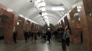 Qadın metroda uşaq dünyaya gətirib 