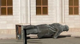 Xankəndidə Stepan Şaumyanın heykəli sökülüb - FOTO 