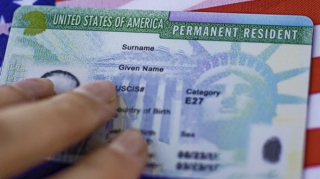 Trampın “Green Card”la bağlı 100 min dollar tələbinin səbəbi nədir? - AÇIQLAMA 