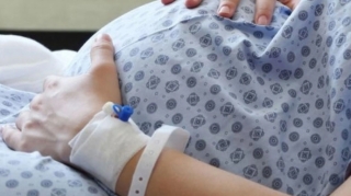 Azərbaycanda gənc ana doğuşdan sonra öldü 