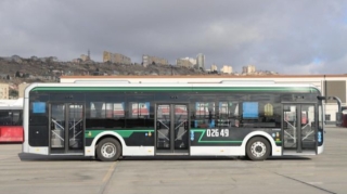 В Баку доставлен очередной автобус с электродвигателем