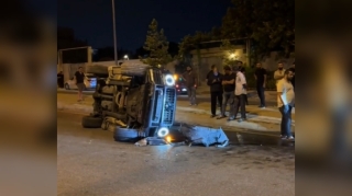 Bakıda yarım milyonluq "Galenwagen" qəzaya düşdü - VİDEO