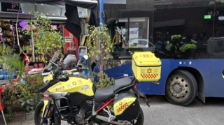 Avtobus binaya çırpıldı - 10 nəfər xəsarət aldı 