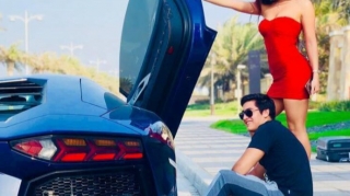 Qızıllarını satıb ərinə lüks avtomobil aldı 