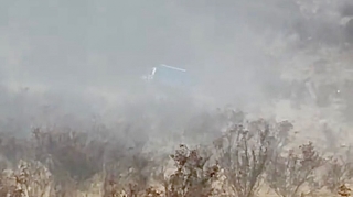 Dumanlı havada idarəetmədən çıxan “Qazel” dərəyə yuvarlandı   - VİDEO