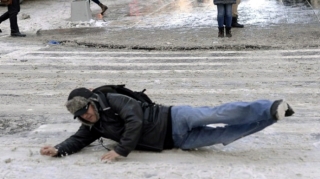 Son sutkada qarlı havada 90 nəfər xəsarət alıb 