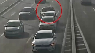 Prospektdə ara məsafəsini gözləməyən diqqətsiz sürücü qəza törətdi   - VİDEO