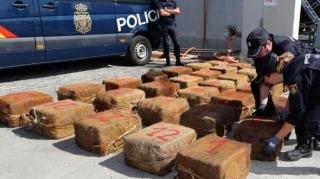 Balıqçı gəmisində bir ton kokain ələ keçirildi 