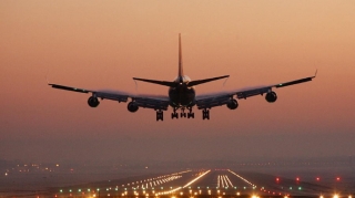 Rusiyada "Boeing 767" təyyarəsi qəza enişi edib