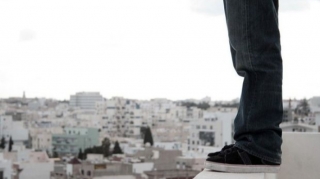 Bakıda 19 yaşlı gənc özünü 16-cı mərtəbədən atdı