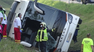 Budapeştdə sərnişin avtobusu qəzaya uğradı - 8 ölü, 48 yaralı 