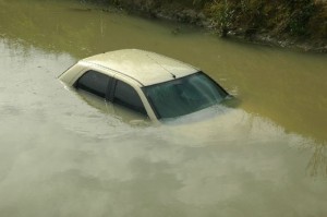 Ermənistanda hərbçi avtomobili ilə su anbarında batdı – FOTO