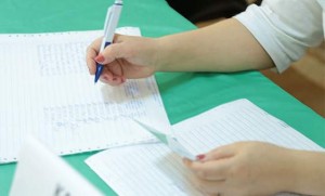 Polis bülletenlərə “Diktator” yazanları tapdı