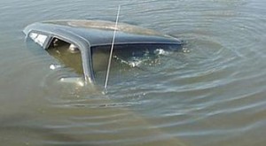 Sabirabadda maşın su kanalına aşdı: sürücü ölüb