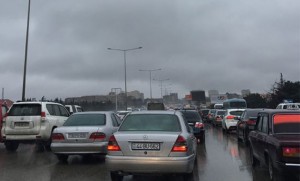 Bakının girişində tıxac yarandı - FOTO