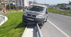 Avtomobil sürən kişini arvadı yandırdı - VİDEO