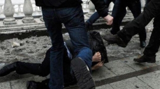 Qonşular arasında dava oldu - Ana və oğlu döyüldü 