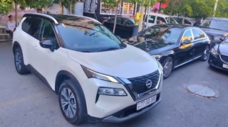 Badamdarda avtobus dayanacağı maşınların arasında itib-batdı   - FOTO