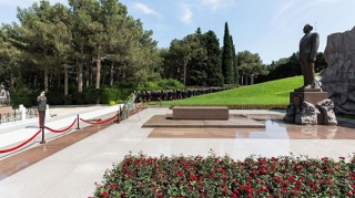 DİN-in kollektivi Heydər Əliyevin xatirəsini yad etdi - VİDEO 