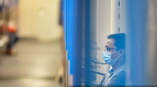 ÜST:  Dünyada COVID-19-a yoluxma halları artmağa başlayıb