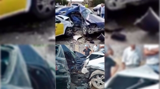Dəhşətli qəzada  sürücülərdən biri öldü, digərinin ayağı sındı   - VİDEO