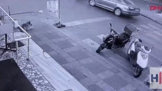 Motosiklet uşaq arabasına çırpıldı – ANBAAN VİDEO 