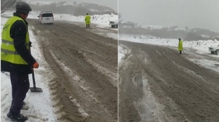 FHN-in "xüsusi təyinatlıları"  yolu "lapatka" ilə qardan belə təmizləyir  - VİDEO
