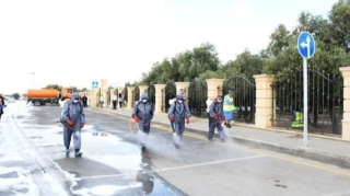 Bakıda böyük təmizlik: Ağacları da yudular    - FOTO