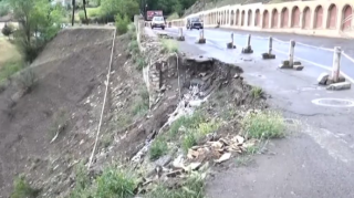 Yardımlıda torpaq sürüşməsi: sürücülər bu yoldan şikayətçidir   - VİDEO
