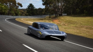 Günəş batareyalı avtomobildən rekord  - FOTO