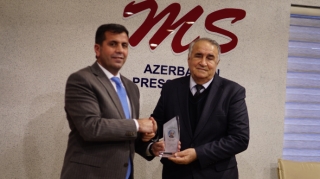 "Şirməmməd Hüseynov mükafatı" Rəsulzadənin nəvəsinə təqdim edildi   - FOTO