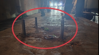 Səkidəki dəmirlər piyadalara təhlükə yaradır: "Ayağımız ilişib yıxılırıq"- ŞİKAYƏT  - FOTO