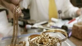 "İmperial"ın sahibinin 49 minlik qızılını apardılar - Şamaxıda film kimi oğurluq 