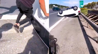 Qəzaya düşən maşının şüşəsini qırıb kömək etdi, qınadılar - VİDEO 