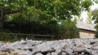 Oğuzda kənd yolu bərbad vəziyyətə düşüb - FOTO 