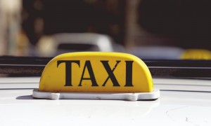 Taksi sürücüsü müştərini belə aldatdı - Bakıda