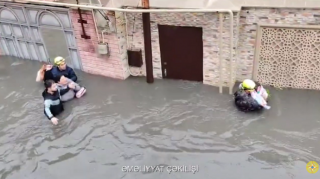 В поселке Кешля сотрудники МЧС эвакуировали жителей подтопленных территорий - ВИДЕО