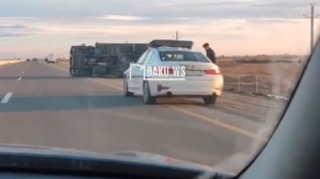 Bakı-Astara yolunda yük avtomobili aşdı  - VİDEO