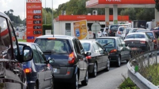 Kişi yanacaqdoldurma məntəqəsində ailəsinin gözü qarşısında bıçaqlandı