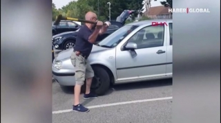 İti xilas etmək üçün avtomobilin şüşələrini qırdılar  - VİDEO