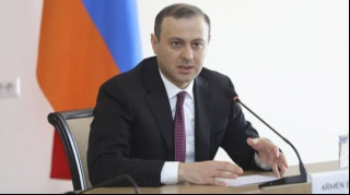 Qriqoryan:  “Azərbaycanla Ermənistan arasında sülh müqaviləsinə dair iki mətn var”