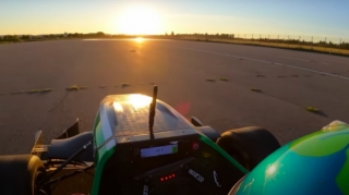 Avtomobildə daha bir rekord – 100 km/saat cəmi ...  - VİDEO