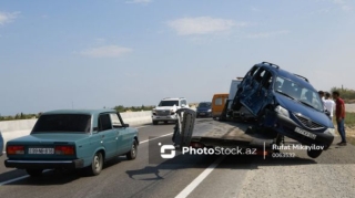 Bakı-Quba yolunda avtobusla evakuator toqquşdu, yaralılar var    - FOTO