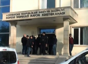 Bərdədə kütləvi dava: 4 nəfər bıçaqlanıb - FOTO