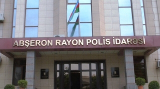 Polis növbədə duranlara maska payladı - FOTO 