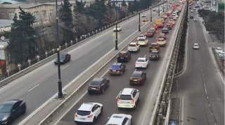 На каких улицах Баку 28 января наблюдаются транспортные заторы? 