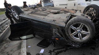 В Баку перевернулся автомобиль, есть погибший 